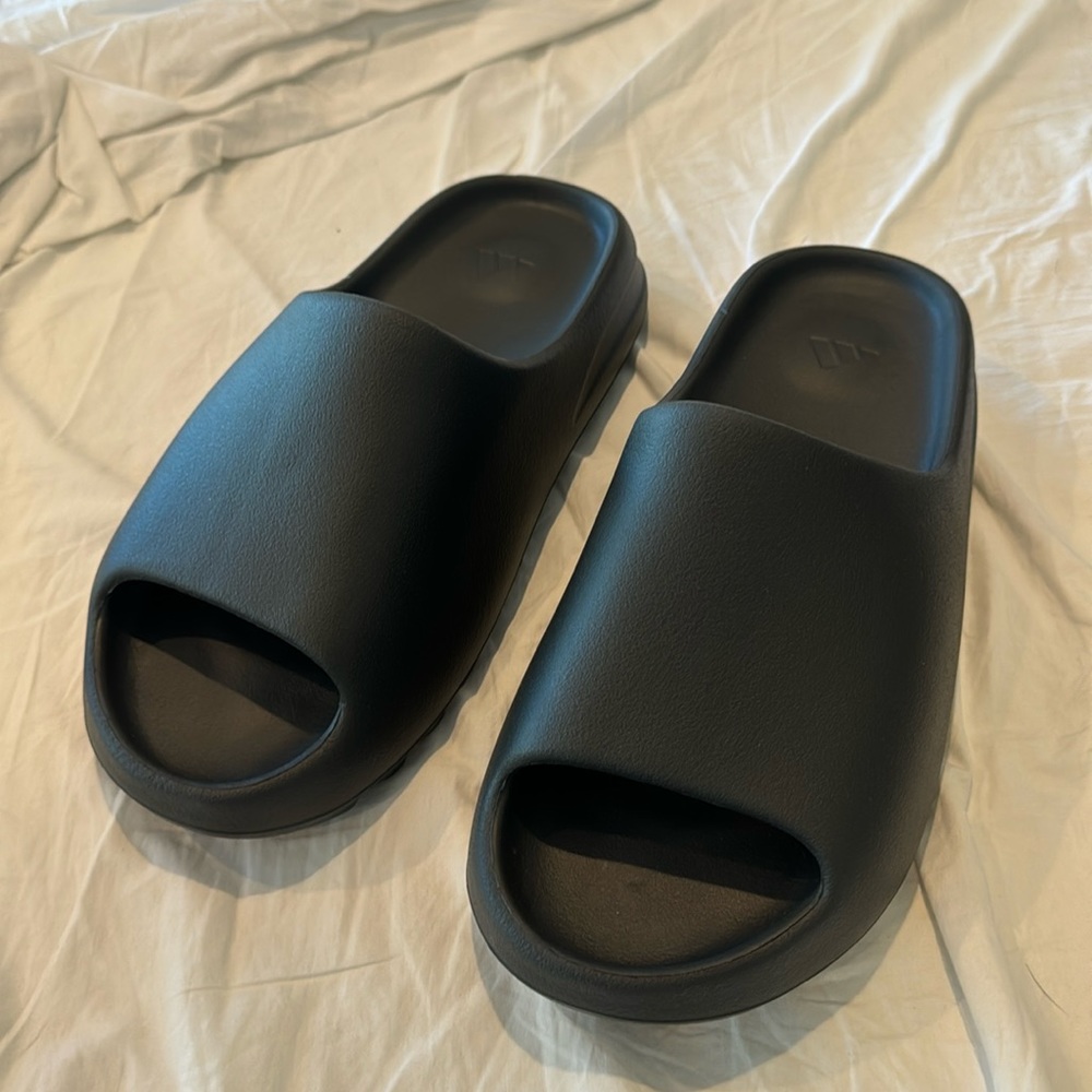 Men’s Yeezy slides